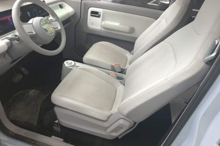 Used Wuling Air ev 2023 - Four Seats - Advanced Edition Left Front Seat