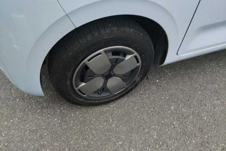 Used Wuling Air ev 2023 - Four Seats - Standard Edition Left Front Wheel Hub