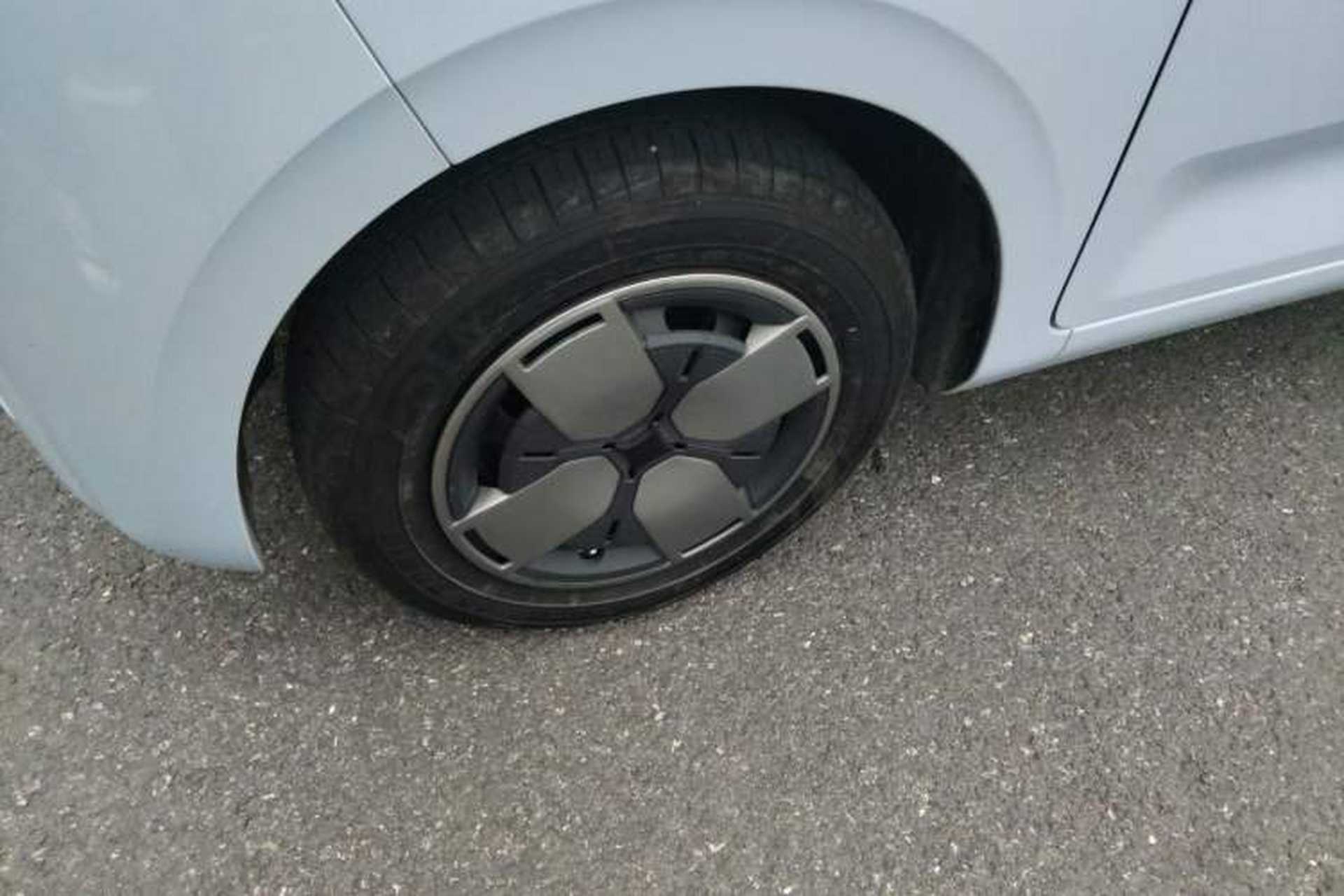 Used Wuling Air ev 2023 - Four Seats - Standard Edition Left Front Wheel Hub