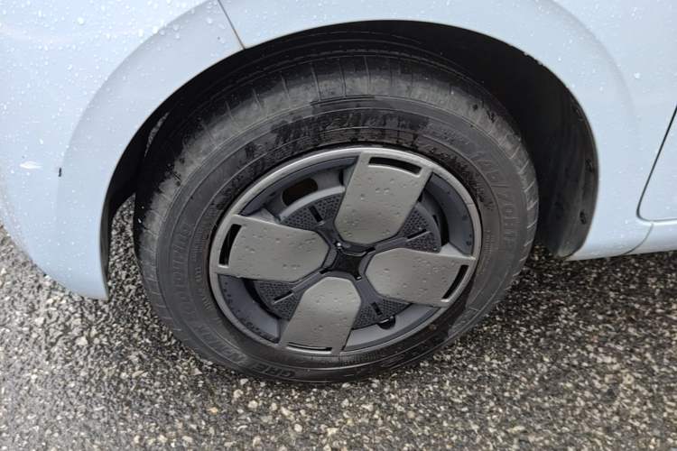 Used Wuling Air ev 2023 - Four Seats - Standard Edition Left Front Wheel Hub