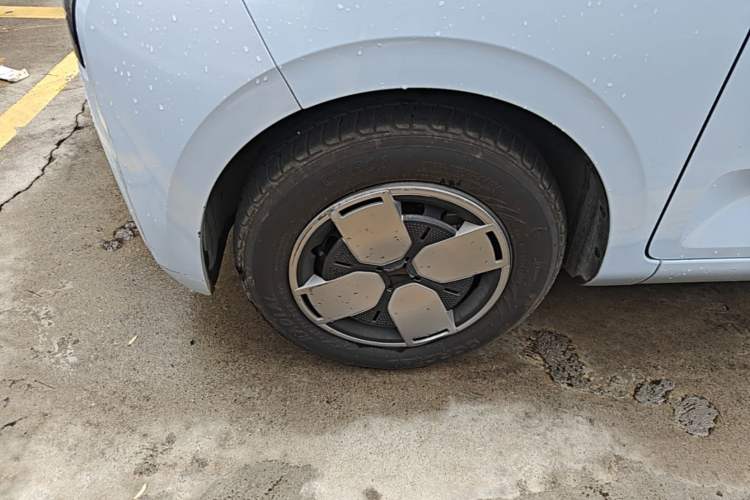 Used Wuling Air ev 2023 - Four Seats - Advanced Edition Left Front Wheel Hub