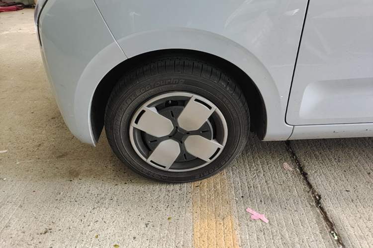 Used Wuling Air ev 2023 - Four Seats - Advanced Edition Left Front Wheel Hub