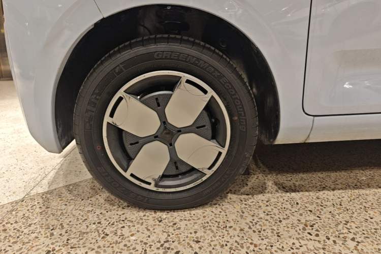 Used Wuling Air ev 2023 - Four Seats - Standard Edition Left Front Wheel Hub
