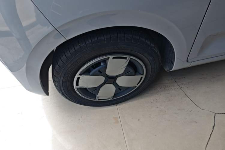 Used Wuling Air ev 2023 - Four Seats - Standard Edition Left Front Wheel Hub