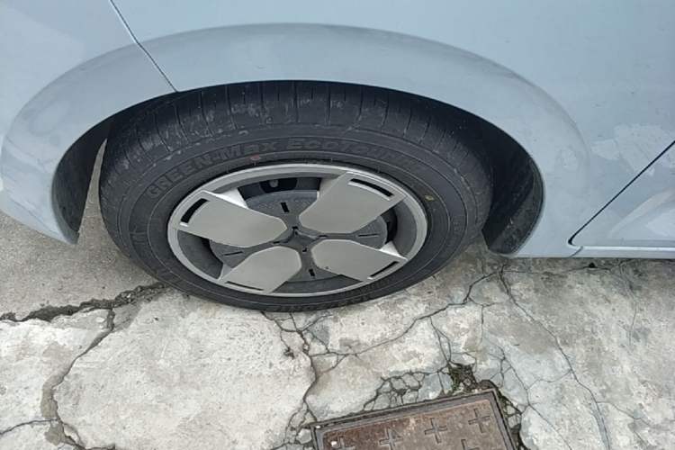 Used Wuling Air ev 2023 - Four Seats - Advanced Edition Left Front Wheel Hub