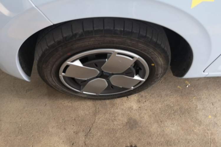 Used Wuling Air ev 2023 - Four Seats - Advanced Edition Left Front Wheel Hub