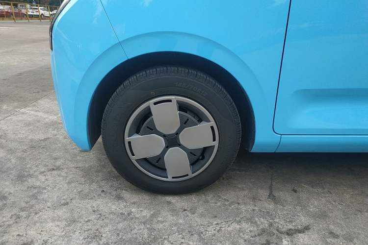 Used Wuling Air ev 2023 - Four Seats - Advanced Edition Left Front Wheel Hub