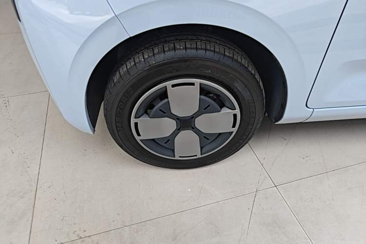 Used Wuling Air ev 2023 – Two-Seater - Standard Edition Left Front Wheel Hub