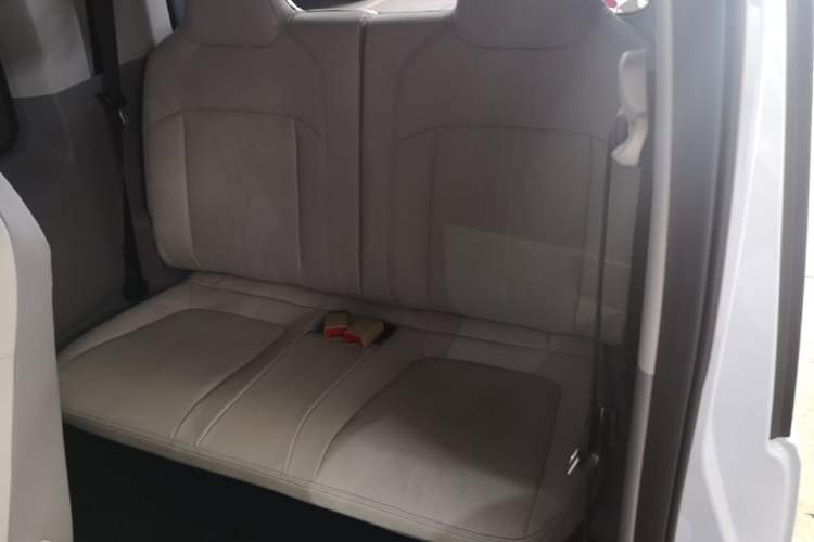 Used Wuling Air ev 2023 - Four Seats - Advanced Edition Left Rear Seat