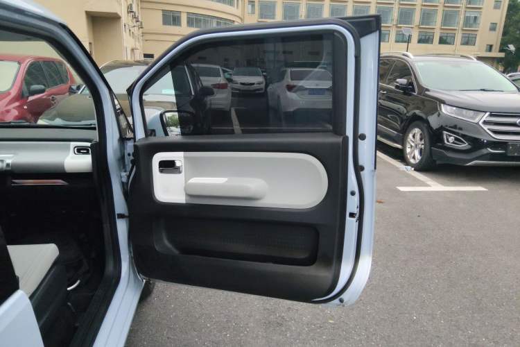 Used Wuling Air ev 2023 - Four Seats - Standard Edition Right Front Door Interior