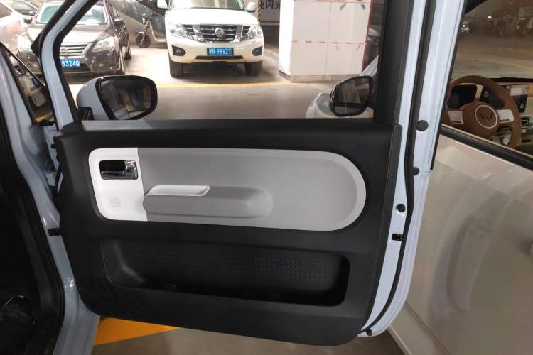 Used Wuling Air ev 2023 - Four Seats - Standard Edition Right Front Door Interior