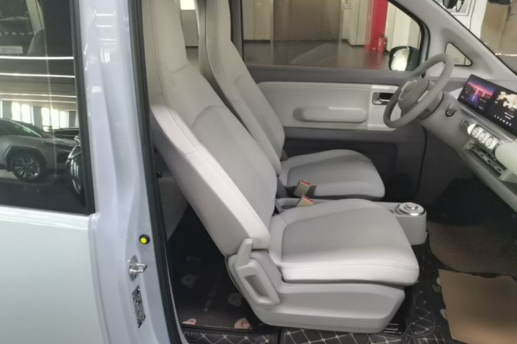 Used Wuling Air ev 2023 - Four Seats - Advanced Edition Right Front Seat