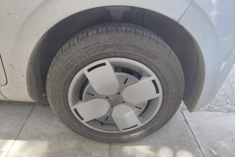 Used Wuling Air ev 2023 - Four Seats - Advanced Edition Right Front Wheel Hub
