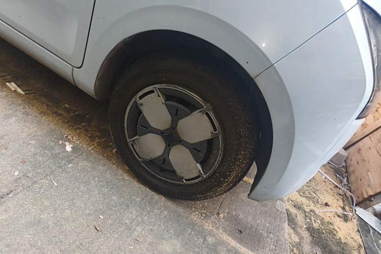 Used Wuling Air ev 2023 - Four Seats - Standard Edition Right Front Wheel Hub