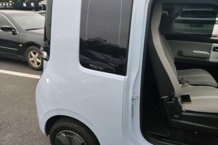 Used Wuling Air ev 2023 - Four Seats - Standard Edition Right Rear Door Interior