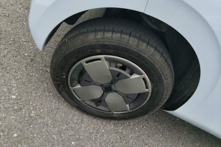 Used Wuling Air ev 2023 - Four Seats - Standard Edition Right Rear Wheel Hub