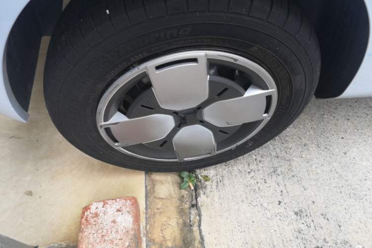 Used Wuling Air ev 2023 - Four Seats - Advanced Edition Right Rear Wheel Hub