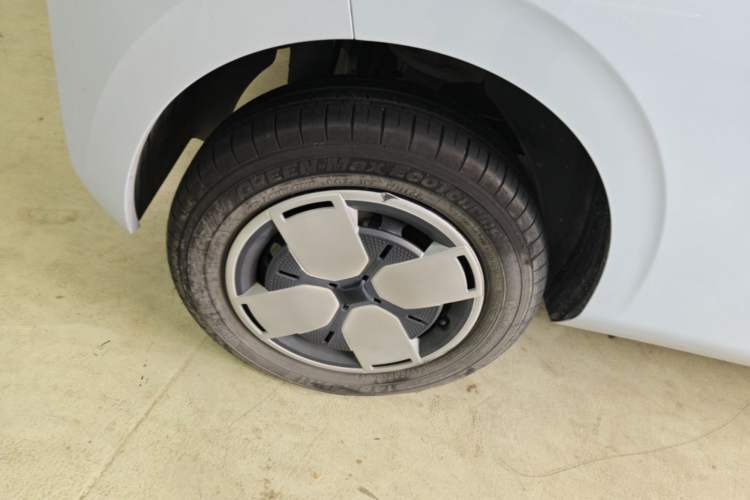 Used Wuling Air ev 2023 - Four Seats - Advanced Edition Right Rear Wheel Hub