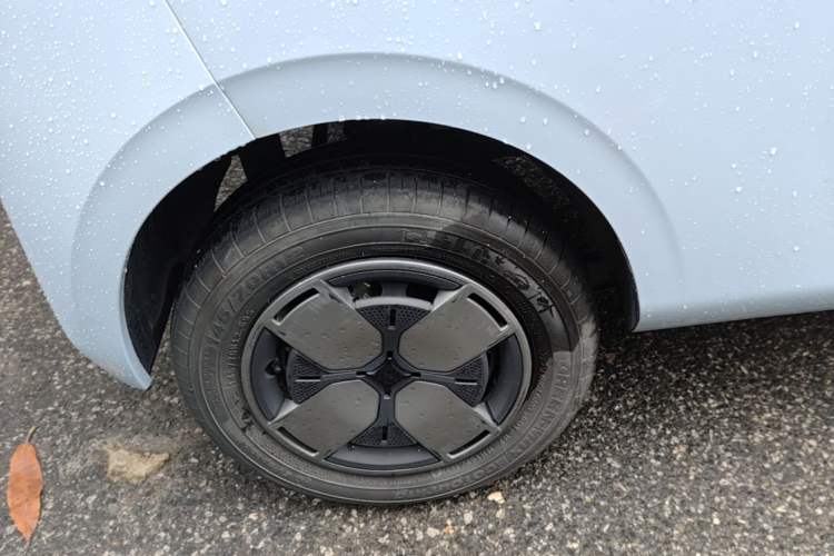 Used Wuling Air ev 2023 - Four Seats - Standard Edition Right Rear Wheel Hub