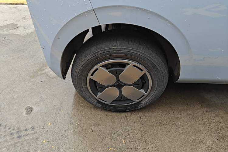 Used Wuling Air ev 2023 - Four Seats - Advanced Edition Right Rear Wheel Hub