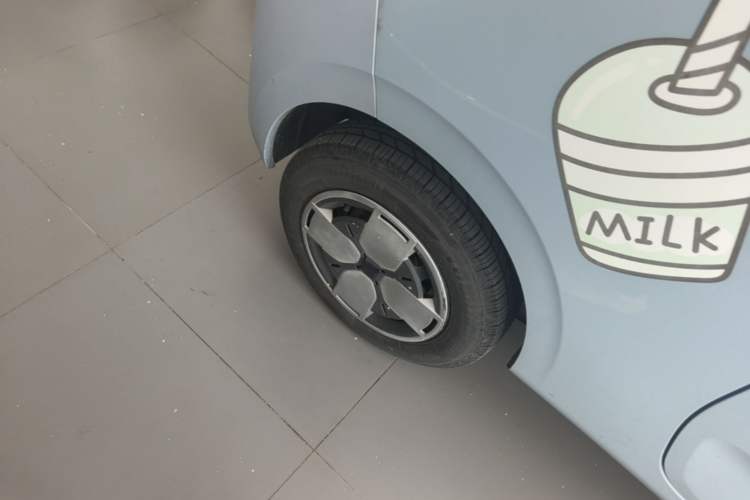 Used Wuling Air ev 2023 - Four Seats - Advanced Edition Right Rear Wheel Hub