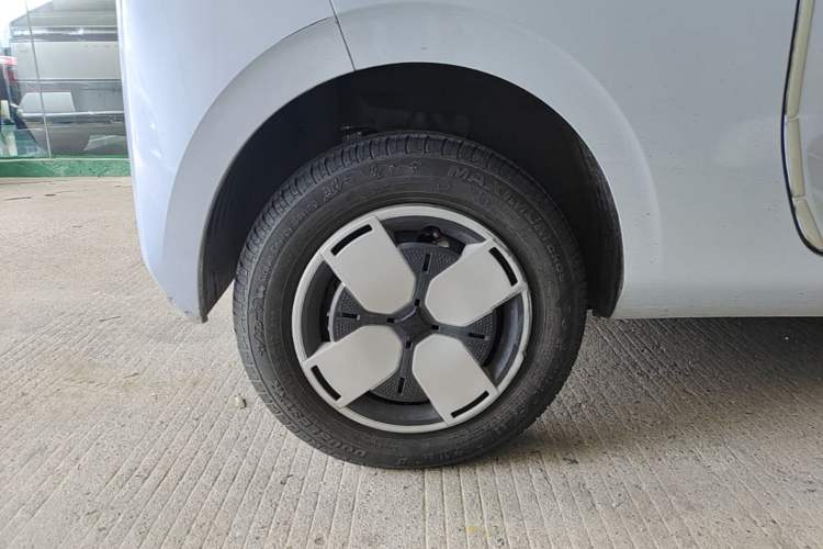 Used Wuling Air ev 2023 - Four Seats - Advanced Edition Right Rear Wheel Hub