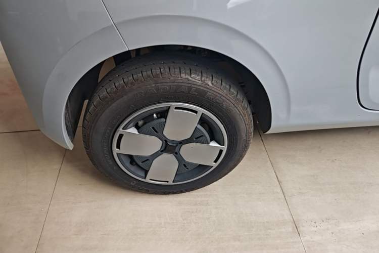 Used Wuling Air ev 2023 - Four Seats - Standard Edition Right Rear Wheel Hub