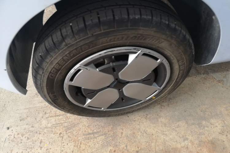 Used Wuling Air ev 2023 - Four Seats - Advanced Edition Right Rear Wheel Hub