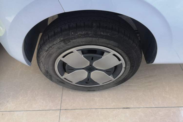 Used Wuling Air ev 2023 - Four Seats - Advanced Edition Right Rear Wheel Hub