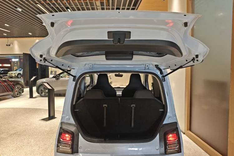 Used Wuling Air ev 2023 - Four Seats - Standard Edition Trunk