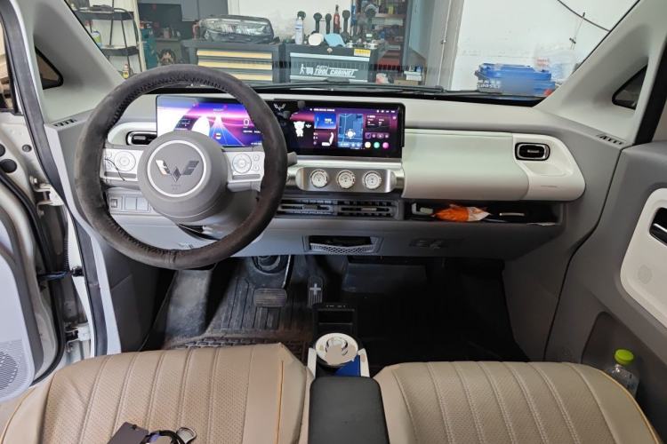 Used Wuling Air ev 2023 - Four Seats - Advanced Edition Center Console