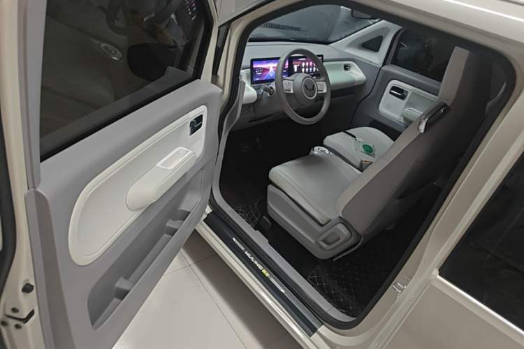 Used Wuling Air ev 2023 - Four Seats - Advanced Edition Driver Seat