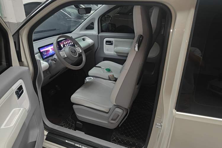 Used Wuling Air ev 2023 - Four Seats - Advanced Edition Left Front Seat