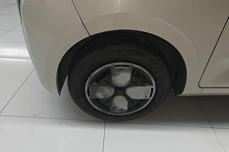 Used Wuling Air ev 2023 - Four Seats - Advanced Edition Left Front Wheel Hub
