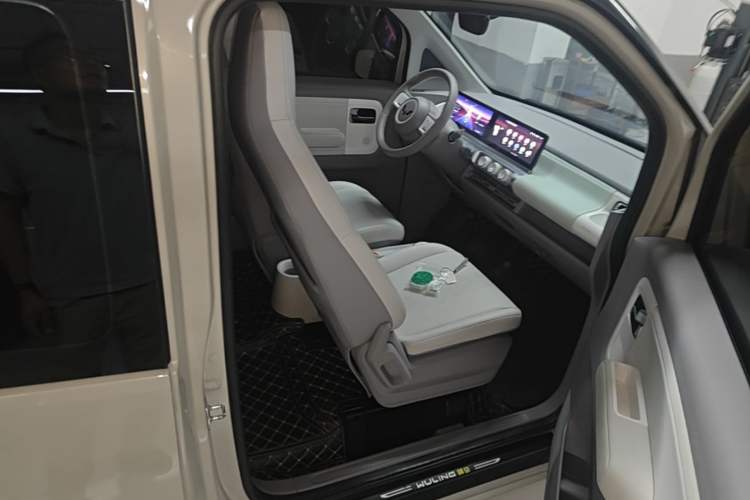 Used Wuling Air ev 2023 - Four Seats - Advanced Edition Right Front Seat