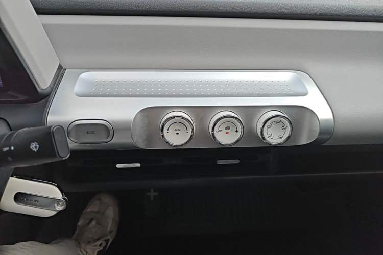 Used Wuling Air ev 2023 – Two-Seater - Standard Edition Audio And AC Panel