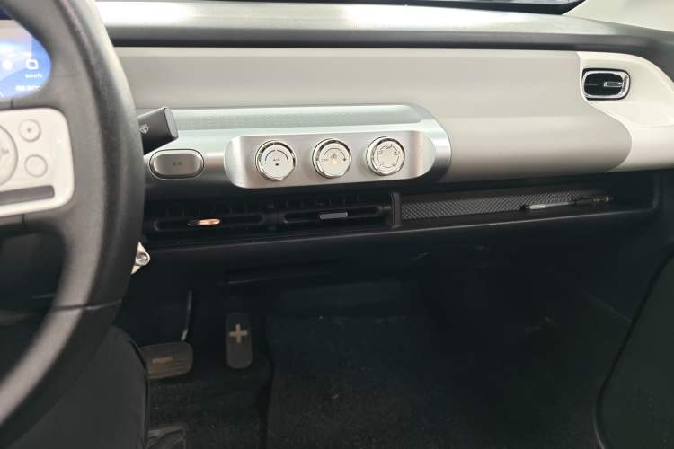 Used Wuling Air ev 2023 - Four Seats - Standard Edition Audio And AC Panel