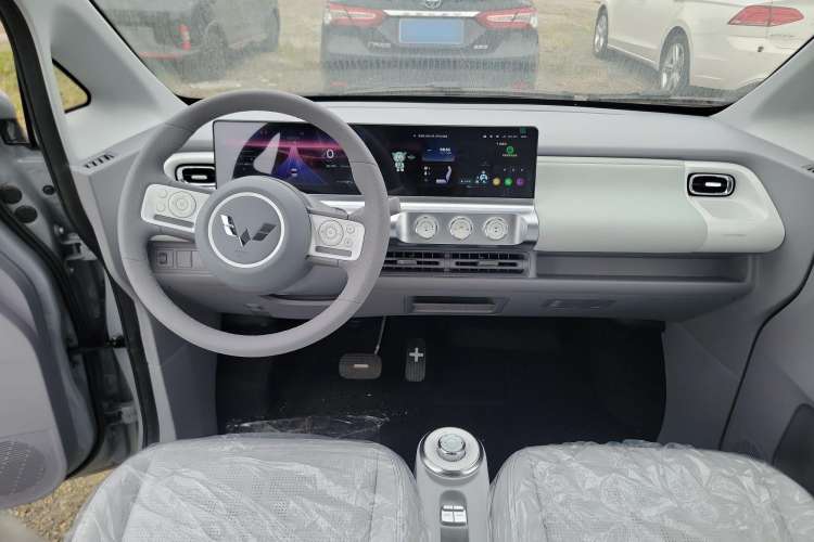 Used Wuling Air ev 2023 - Four Seats - Advanced Edition Center Console