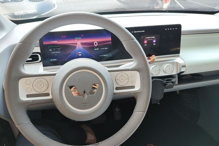 Used Wuling Air ev 2023 - Four Seats - Advanced Edition Center Console