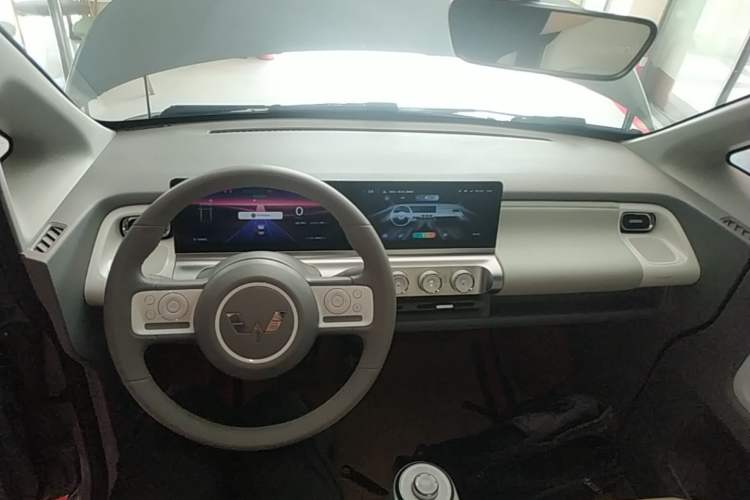 Used Wuling Air ev 2023 - Four Seats - Advanced Edition Center Console