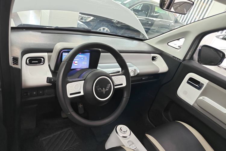 Used Wuling Air ev 2023 - Four Seats - Standard Edition Center Console