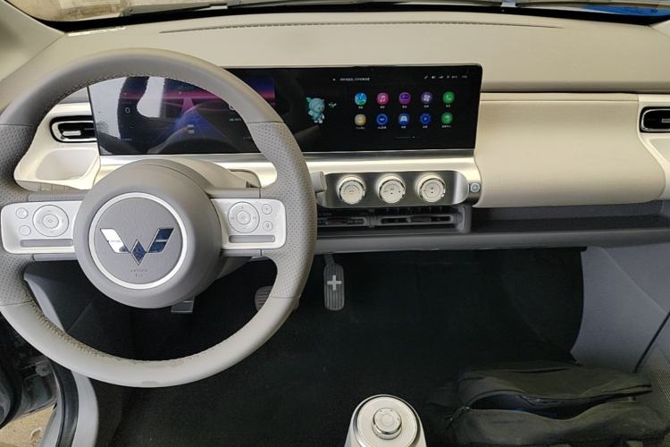 Used Wuling Air ev 2023 - Four Seats - Advanced Edition Center Console