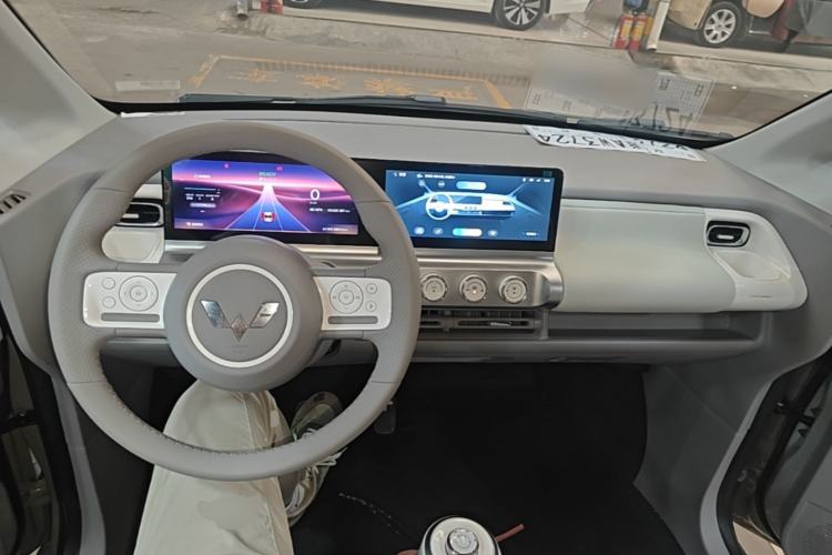 Used Wuling Air ev 2023 - Four Seats - Advanced Edition Center Console