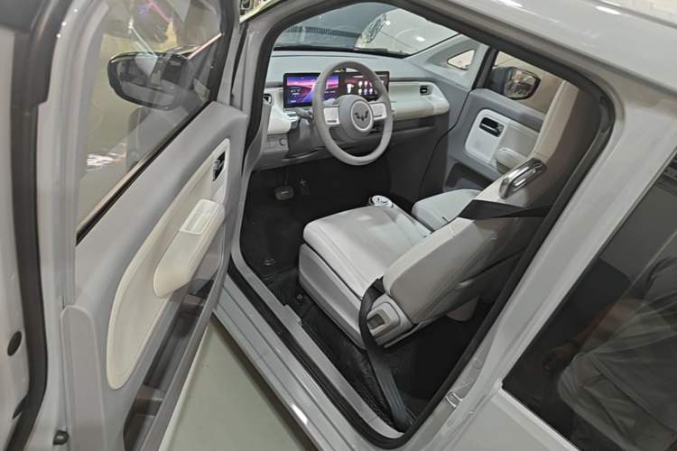 Used Wuling Air ev 2023 - Four Seats - Advanced Edition Driver Seat