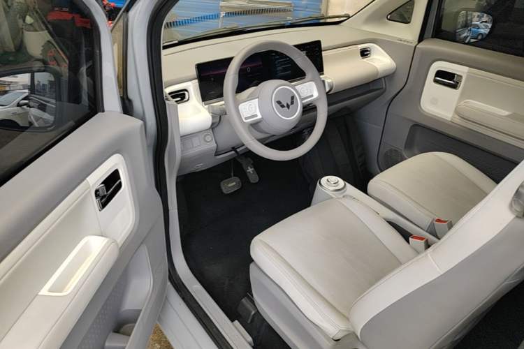 Used Wuling Air ev 2023 - Four Seats - Advanced Edition Driver Seat