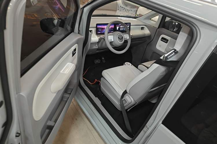 Used Wuling Air ev 2023 - Four Seats - Advanced Edition Driver Seat