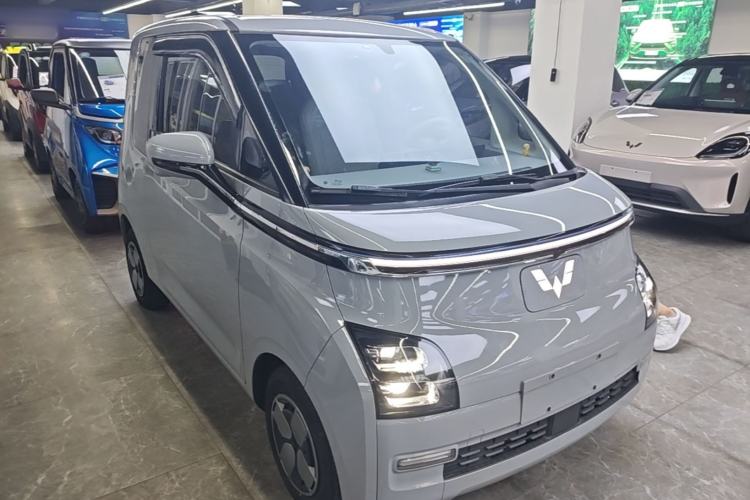 Used Wuling Air ev 2023 - Four Seats - Advanced Edition Front Right 45 Deg
