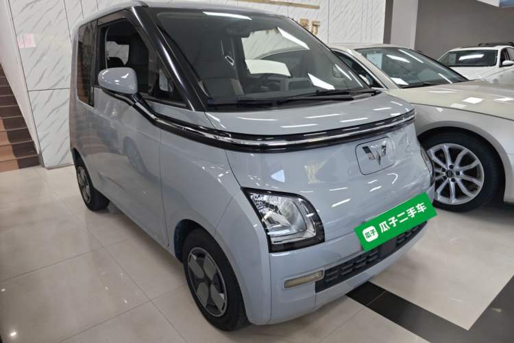 Used Wuling Air ev 2023 - Four Seats - Standard Edition Front Right 45 Deg