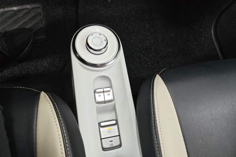 Used Wuling Air ev 2023 - Four Seats - Standard Edition Gear Lever