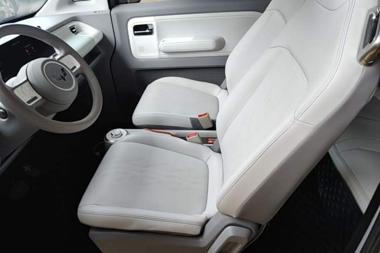 Used Wuling Air ev 2023 - Four Seats - Advanced Edition Left Front Seat